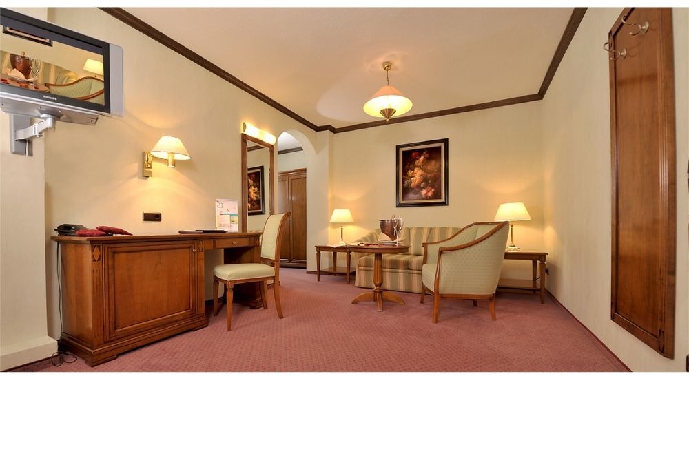 Lohmann'S Romantik Hotel Gravenberg Langenfeld  Dış mekan fotoğraf