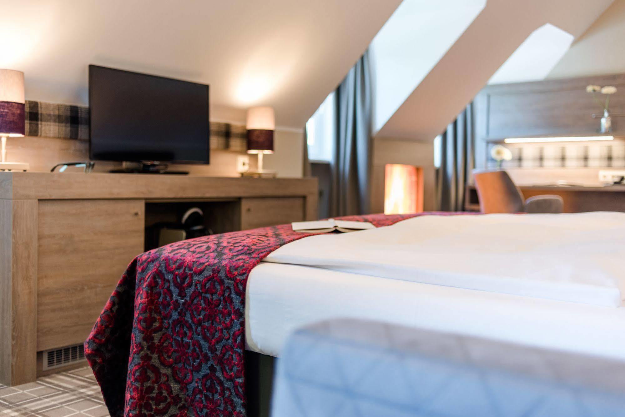 Lohmann'S Romantik Hotel Gravenberg Langenfeld  Dış mekan fotoğraf
