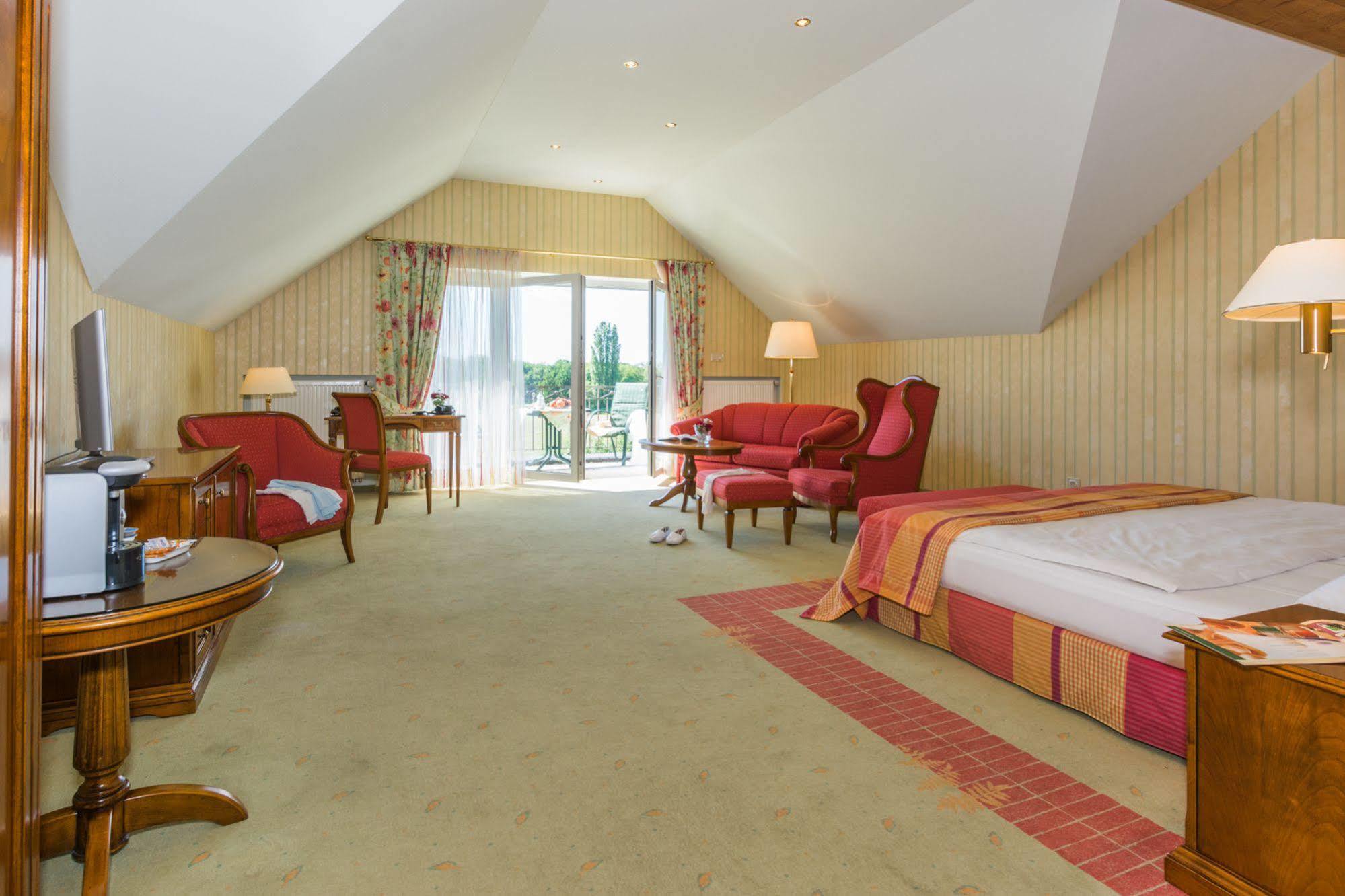 Lohmann'S Romantik Hotel Gravenberg Langenfeld  Dış mekan fotoğraf
